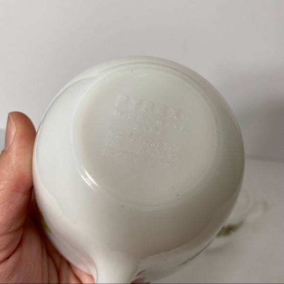 Vintage Pyrex Milk Glass Coffee Mug Cups Spice Of Life Vegetable Garden Set of 2 - Picture 6 of 8